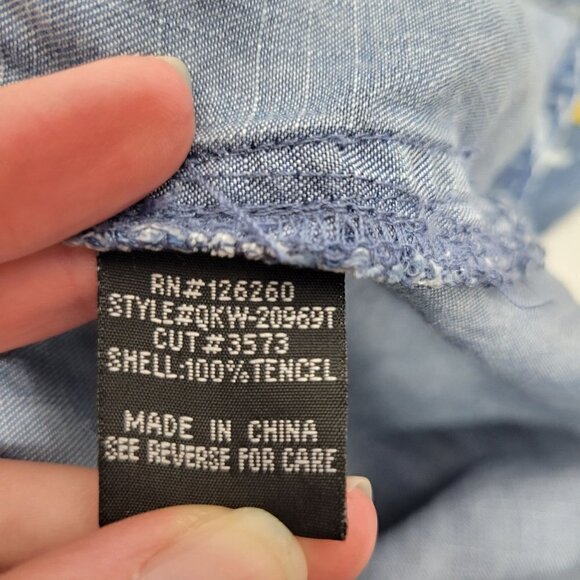 Velvet Heart Women's Chambray Button Down Denim Top With White Pattern Size M - Picture 11 of 13